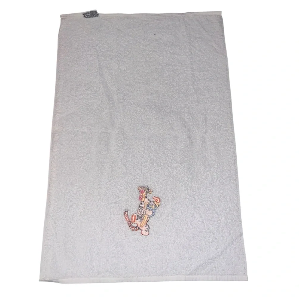 Vintage Disney Winnie the Pooh Tigger White Towel Embroidered Patch Children’s 🍯